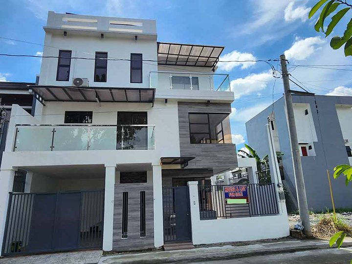 5-bedroom Storey Townhouse For Sale in Tandang Sora Quezon City