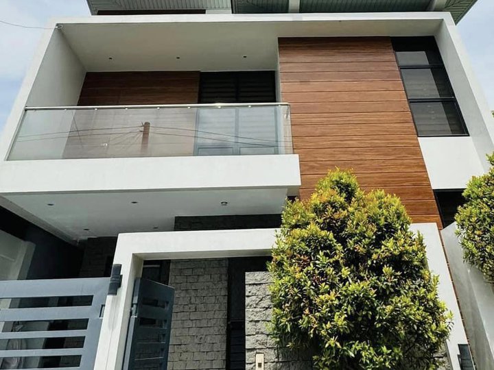 Pre-Owned 5-bedroom House and Lot For Sale in San Fernando Pampanga