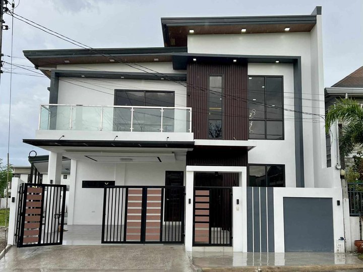 FOR SALE SLEEK BRAND NEW MODERN HOUSE WITH SWIMMING POOL IN ANGELES CITY NEAR KOREAN TOWN AND CLARK
