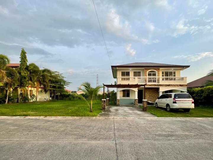 RUSH SALE TWO STOREY HOUSE WITH EXTRA LOT IN PAMPANGA NEAR CLUBHOUSE AND MAIN ENTRANCE