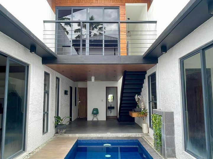 FOR LEASE / RENT  TROPICAL POOL VILLA TYPE HOUSE IN ANGELES CITY NEAR KOREAN TOWN AND CLARK