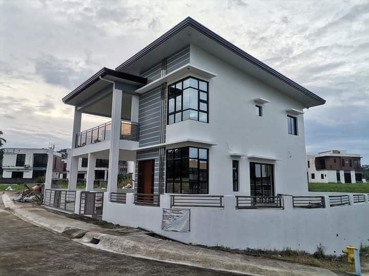 Single detached house and Lot for Sale in Hillsboro Tanauan Batangas