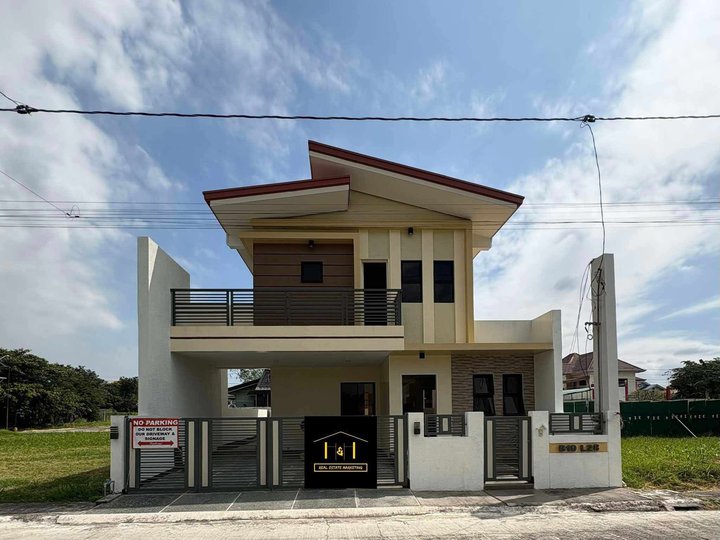 4 Bedroom Single Detached in Grand Parkplace Village Imus Cavite