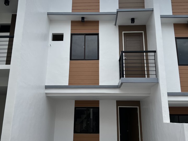 3-bedroom Townhouse For Sale in Cainta Rizal (Along Ortigas Avenue)