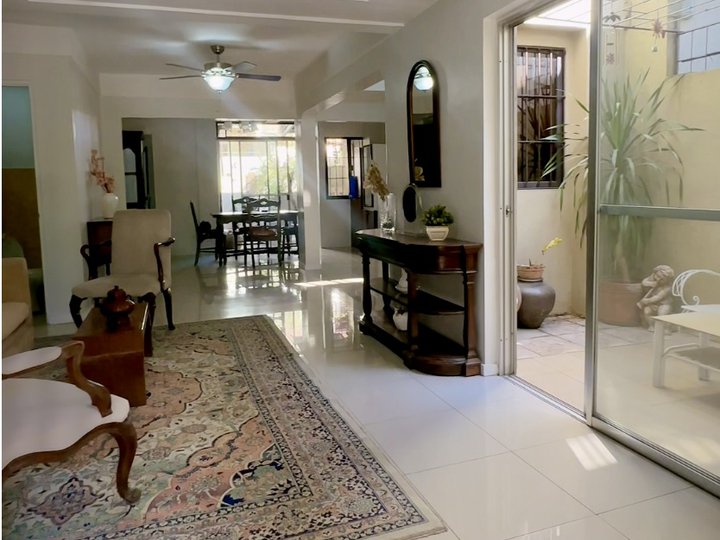 4 Bedroom Duplex (w/ RARE Ground Floor Bedroom Suite!). Vista Verde Executive Village
