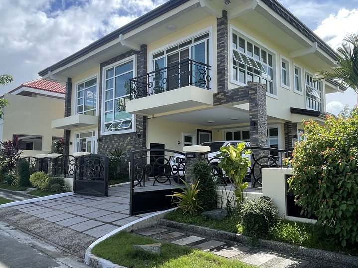 6-bedroom Single Detached House For Sale in Binan Laguna