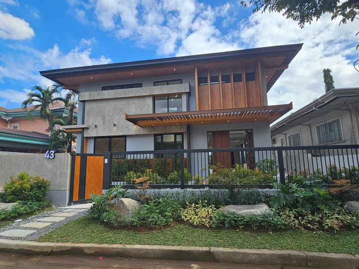 6Bedroom H&L w/Swimming Pool for Sale in Commonwealth Quezon City