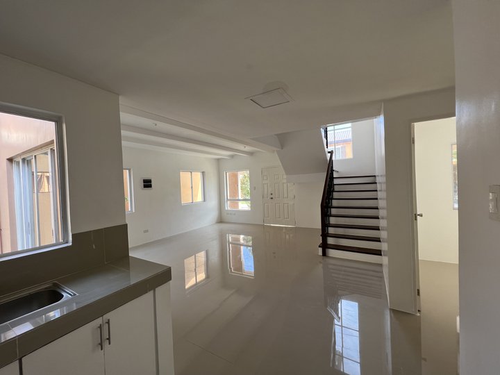 5bedroom Single Detached House For Sale in Santa Rosa Nueva Ecija