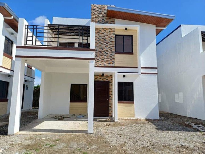 Mango Grove 4 bedrooms Single Attached Sto. Tomas Batangas Preselling