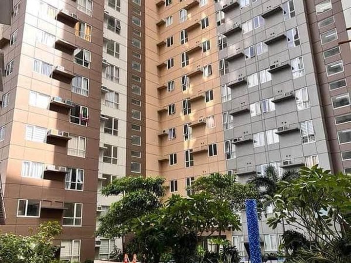 AFFORDABLE STUDIO Unit 20k Monthly Rent to Own near Shangrila/Megamall!