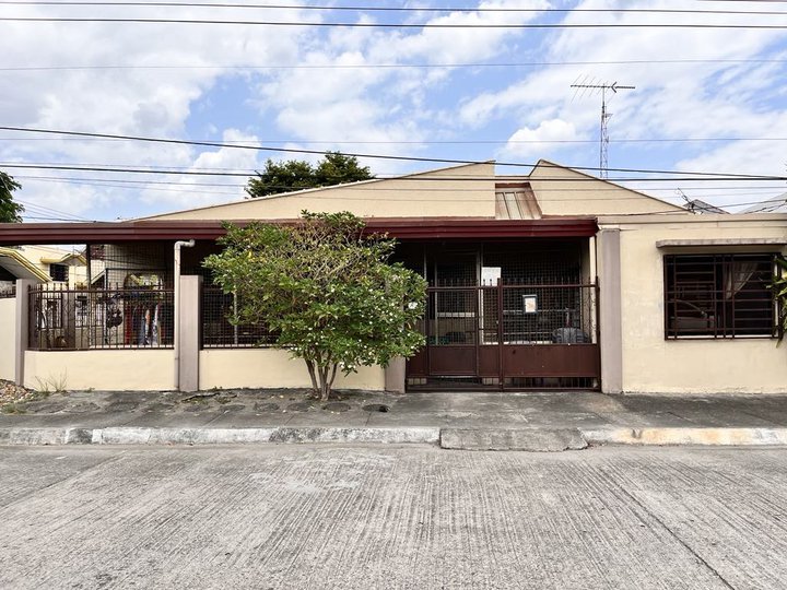 CORNER BUNGALOW HOUSE AND LOT FOR SALE!