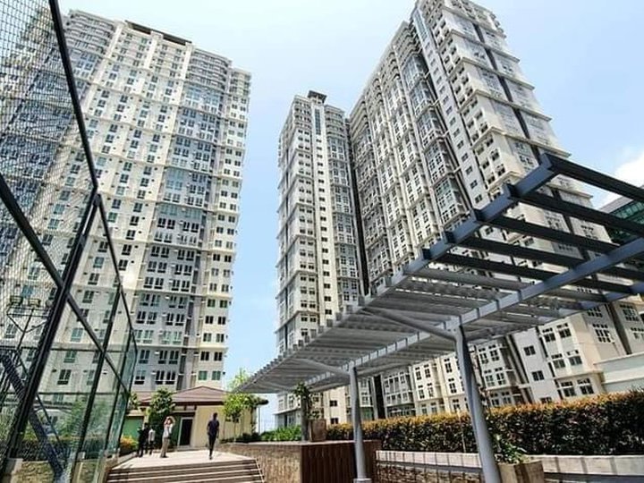 Condo Unit in Makati near MRT-Magallanes Station 30k Monthly