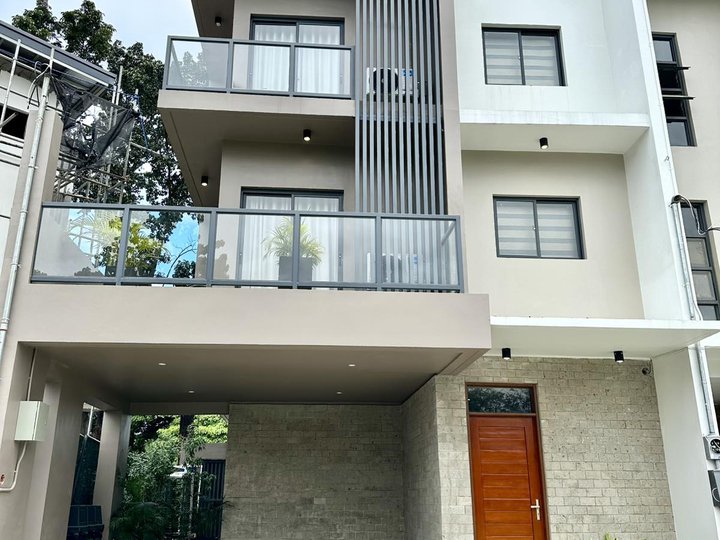 4-bedroom Townhouse with Amenities For Sale in Fairview Quezon City