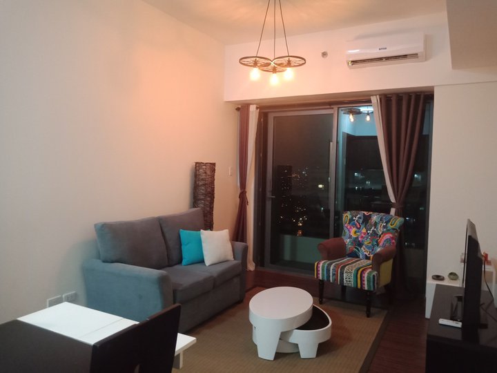 2 Bedrooms Condo For Rent in Shang Salcedo Place - Makati