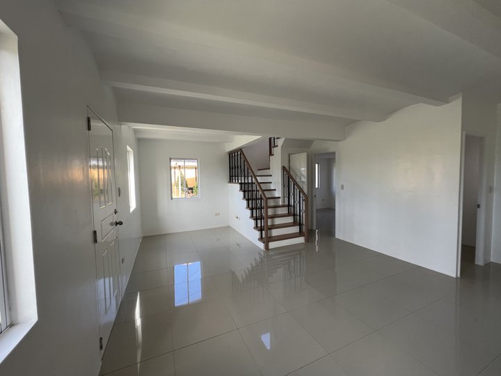 5-bedroom Single Attached House For Sale in Santa Rosa Nueva Ecija