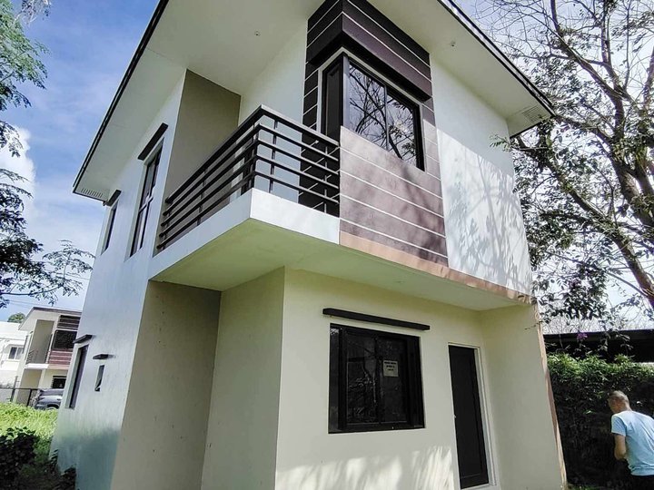 4-bedroom Single Detached House For Sale in Binan Laguna