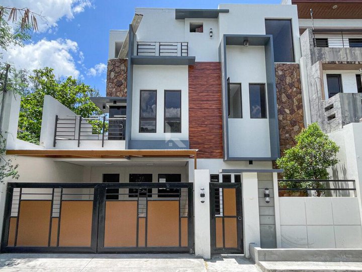 6 Bedroom Pre-Owned house for sale in Greenwoods Pasig near C6 BGC Ort
