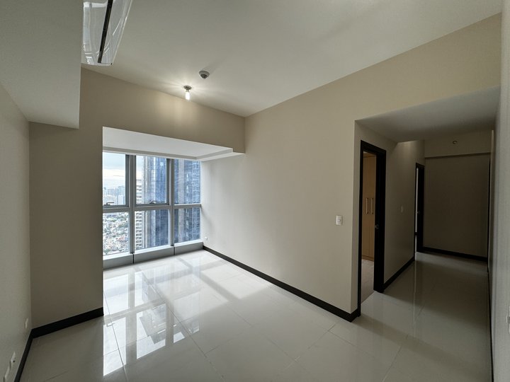 Last 2 Bedroom Rent to Own Condo For Sale in Uptown Parksuites BGC