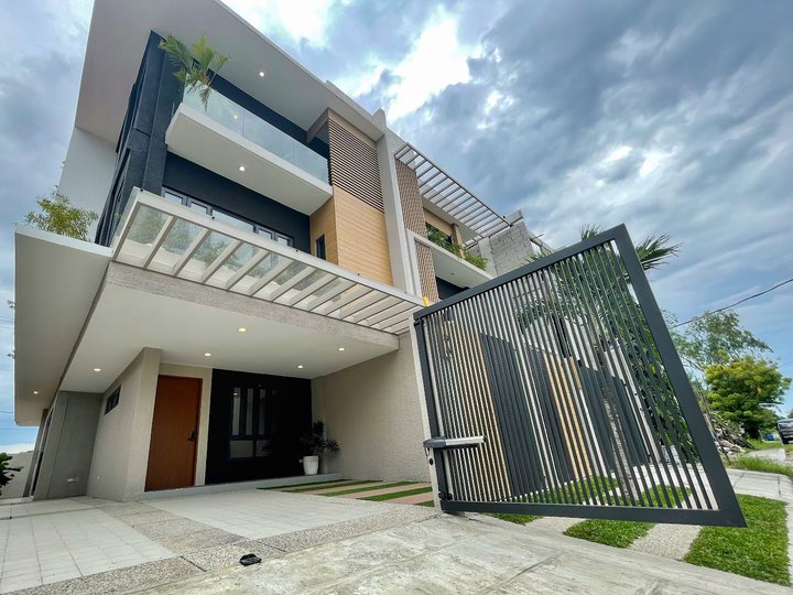 Luxury 4 Bedroom House and Lot for Sale in Taguig near Mc Kinley & BGC