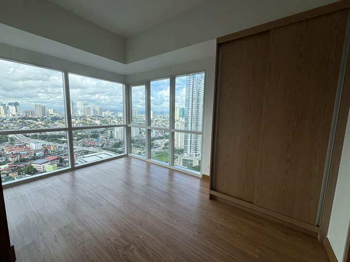 For Sale: BGC 2-Bedroom Unit in Times Square West - near Mitsukoshi, The Seasons Residences, Madison