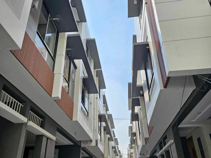 3Bedroom Townhouse For Sale in EDSA Congressional QC
