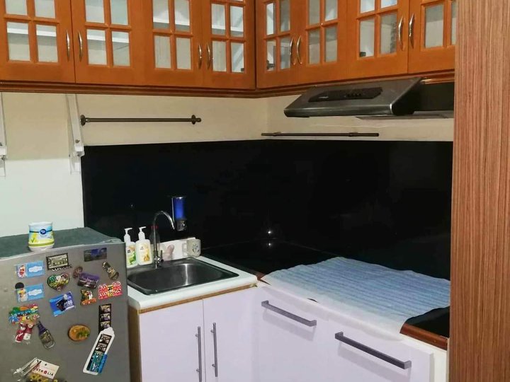 Pre-Owned Fully Furnished Studio Type Condo Unit for Sale in Mandaluyong