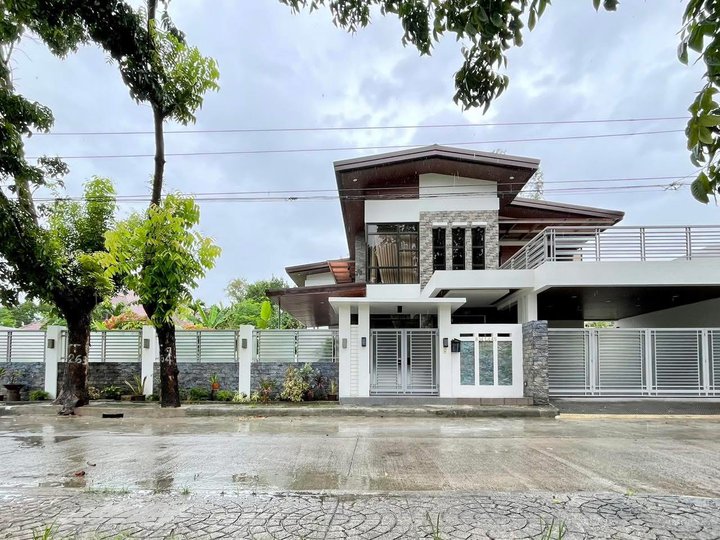 FOR SALE ELEGANT LUXURIOUS HOUSE WITH JACUZZI TYPE POOL IN PAMPANGA NEAR SM TELABASTAGAN