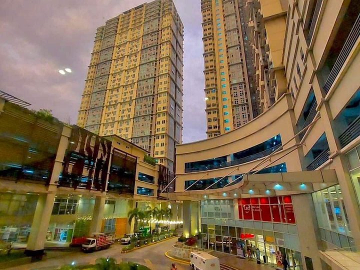 Rento own condo in makati 32.00 sqm 1-bedroom 300k move in agad with freebies