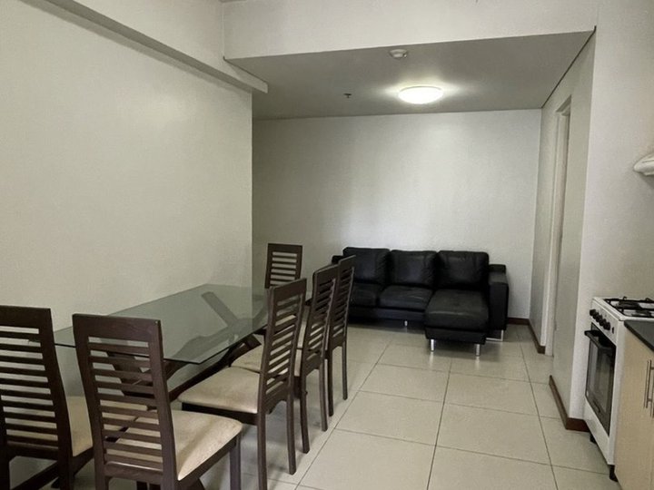 Good deal FOR SALE 1 bedroom unit The Columns Legazpi Village