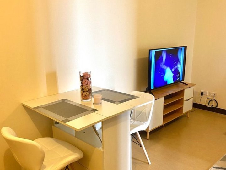 Torre de Manila 1 Bedroom w/ Balcony 37sqm Fully furnished  Rental: 30,000/month