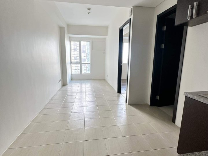 READY TO MOVE-IN Condo near MRT-Boni Station PET FRIENDLY 25k Monthly!