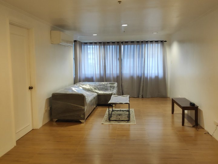 Available 2BR Condo unit for rent in Classica Tower 1