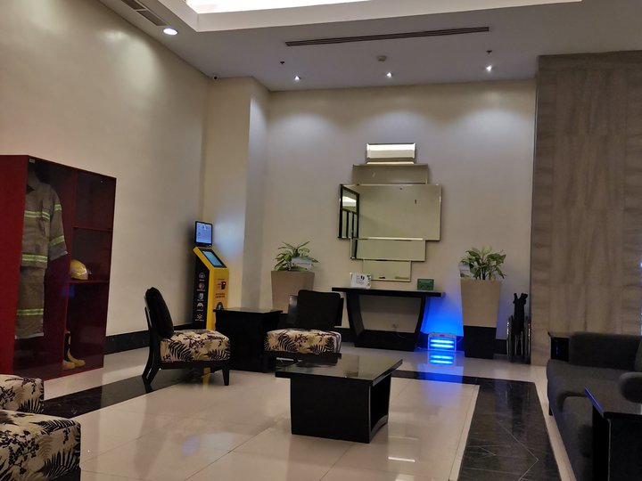 RFO P25,000 Monthly for Corner 2-Bedroom in Mandaluyong near Ortigas