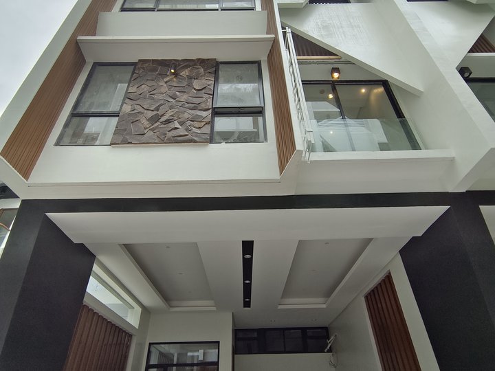 4 Bedroom   or sale in New Manila QC