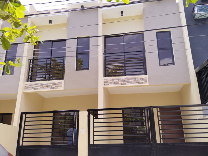 Triplex house and in pamplona park laspinas