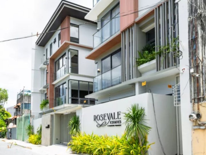 LUXURIOUS TOWNHOUSE FOR SALE IN A PEACEFUL NEIGHBORHOOD IN PACO MANILA