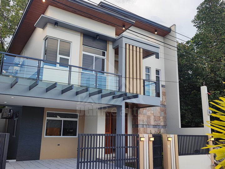 Modern Tropical House in Angeles City subd - Semi Furnished
