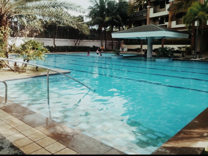 66.00 sqm 2-bedroom Condo with parking For Sale MAGNOLIA PLACE