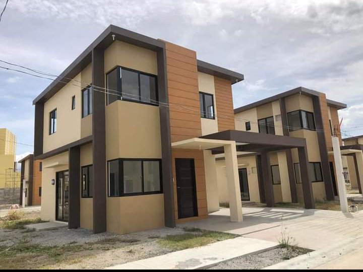 HOUSE AND LOT IN BACOOR, CAVITE NEAR MANILA