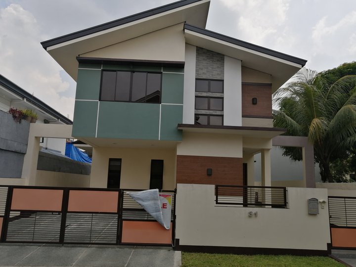 5-bedroom Single Detached House For Sale in Imus Cavite