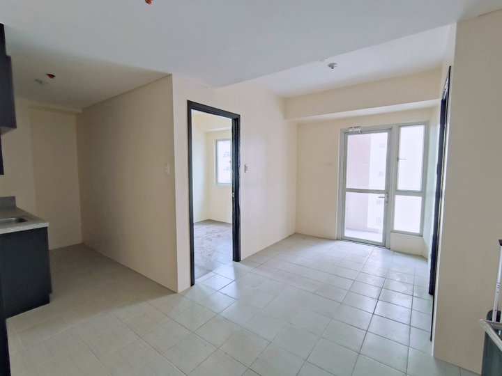 2 Bedroom Unit with balcony in The Rochester Garden For Sale Cash Payment Condo in Pasig near BGC