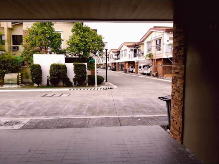 Woodsville Mansion Townhouse 3br, 4T&B and 2parking in Paranaque city