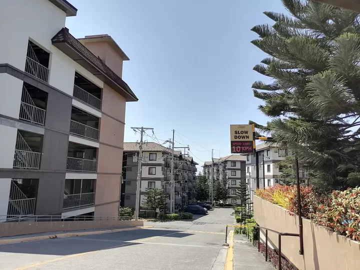 Solano Hills 1BR Condotel with Balcony For Sale in Muntinlupa