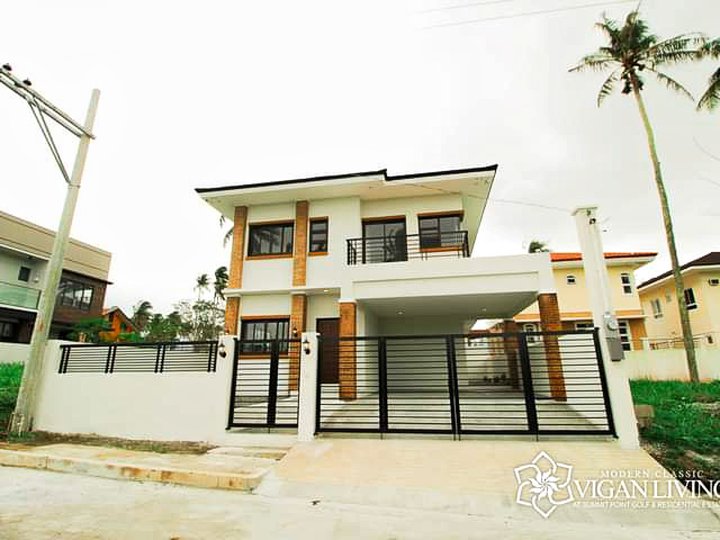 4 Bedrooms Single Detached House at Summit Point Golf  Lipa City