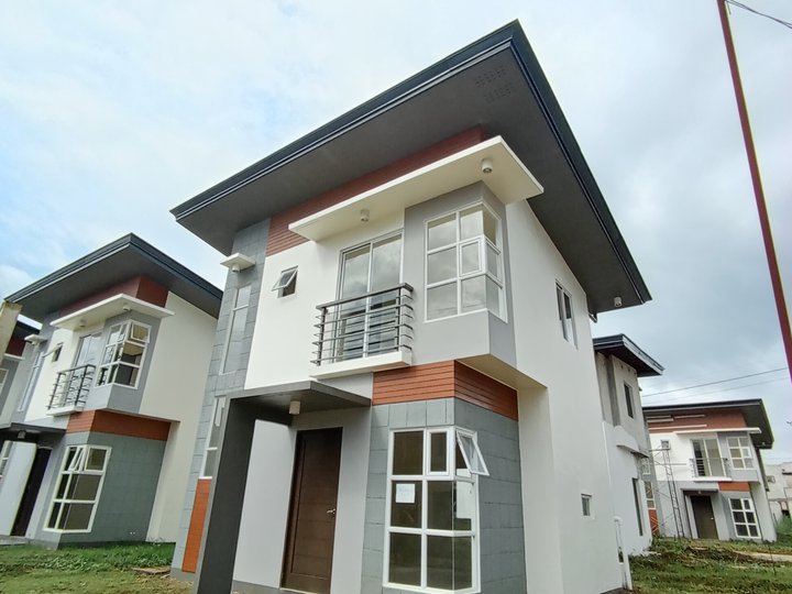 Velmiro 3-bedroom Single Detached House For Sale in Bacolod Neg. Occ