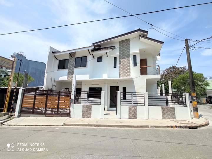 3 Bedrooms Corner Unit Townhouse for sale in Las pinas