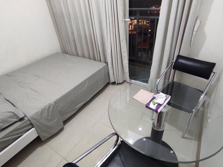 1BR condo for Rent in South Residences Las Pinas City