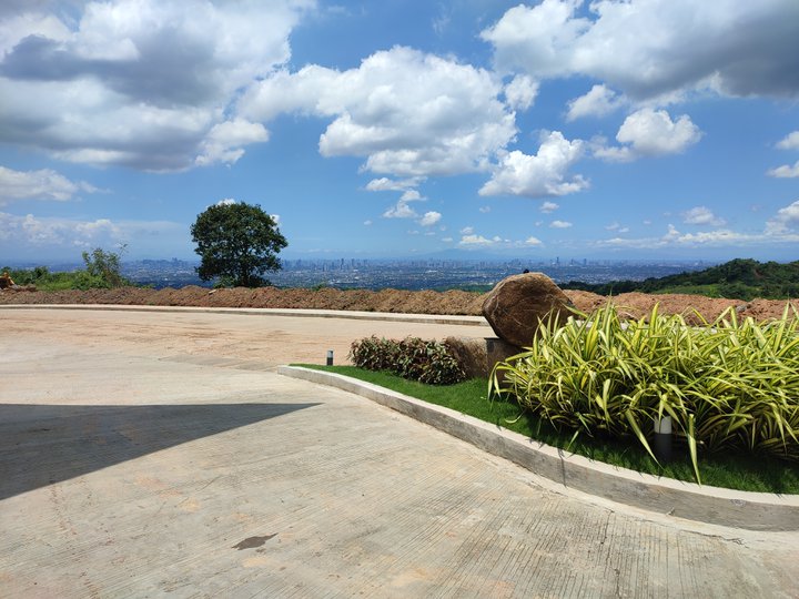 Overlooking City Skyline Lot in Antipolo