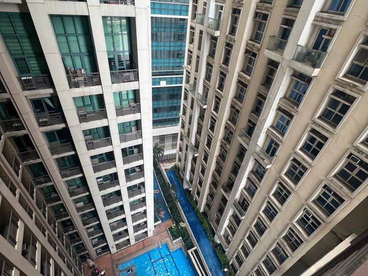 1BR LOFT WITH BALCONY Eastwood Legrand Tower 2 6 Months Turn Over