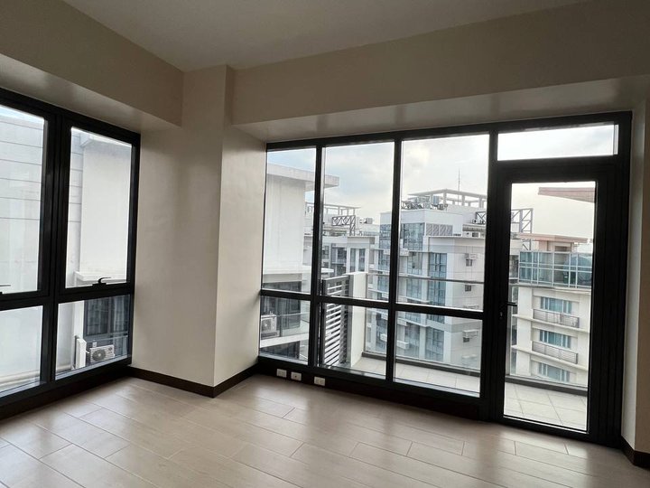 rent to own 3-bedro condo for sale in mckinley hill taguig florence